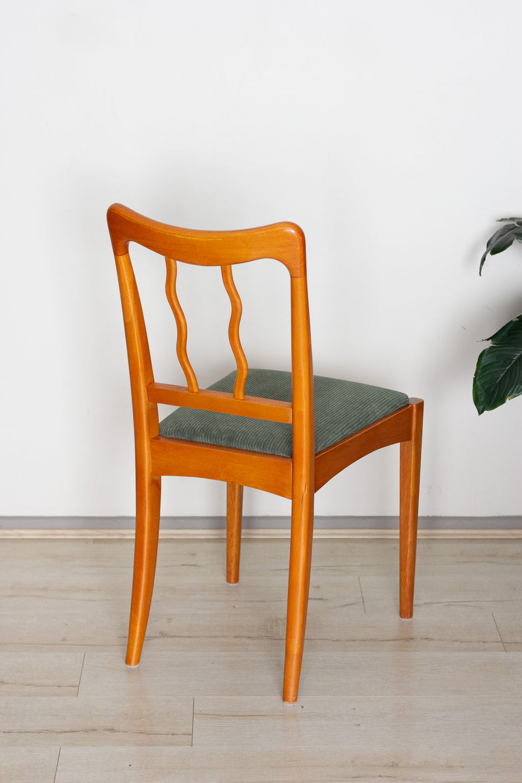 Mid Century Inspired Wavy Dining Chairs x6