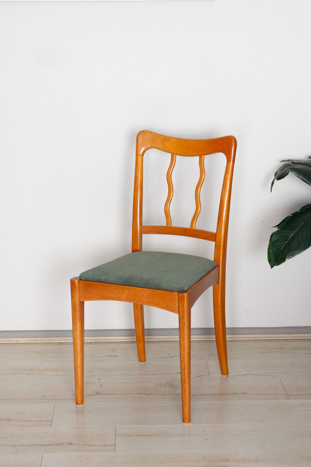 Mid Century Inspired Wavy Dining Chairs x6